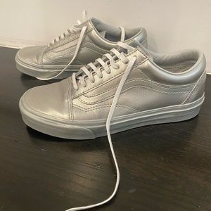 Silver Vans 🌹